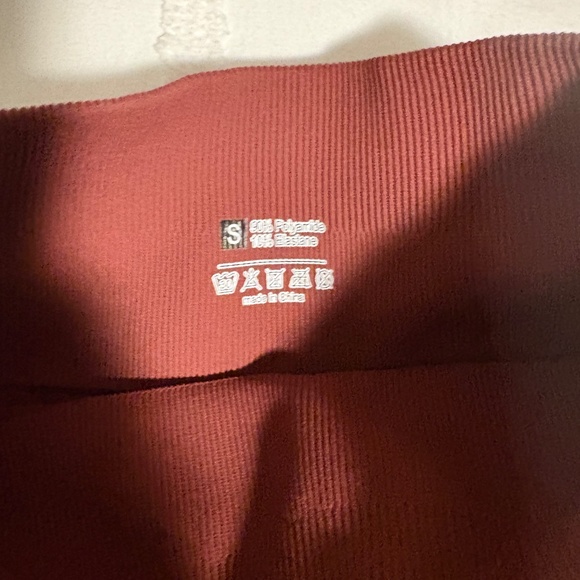 Seamless Workout Shorts — Maroon (Small) - Picture 2 of 3